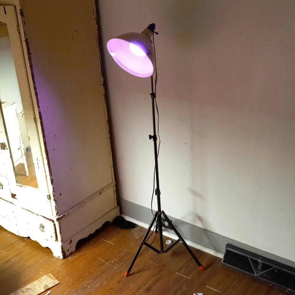 Vintage SMITH VICTOR collectible tripod and light directional lamp